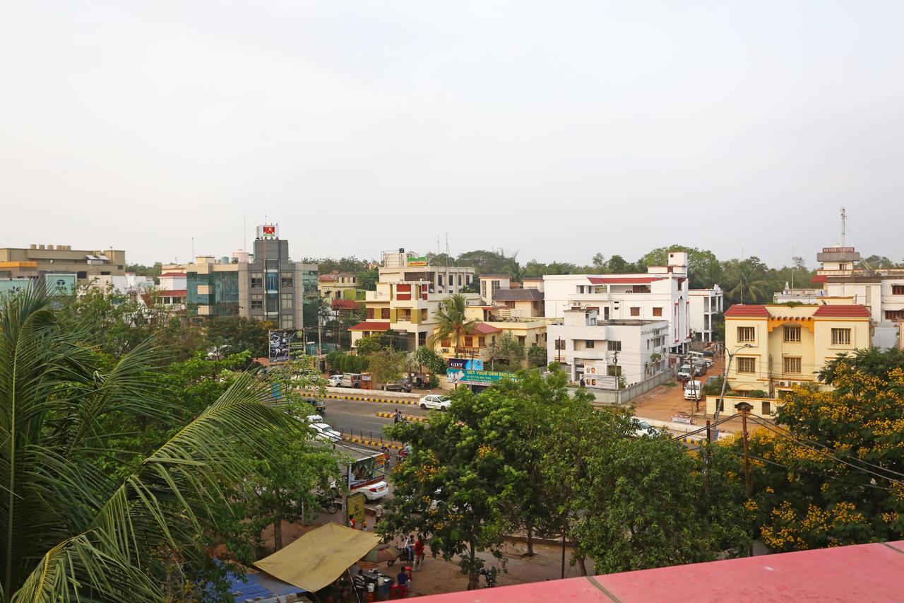 Отель Oyo 4526 Jaydev Vihar Бхубанешвара Экстерьер фото