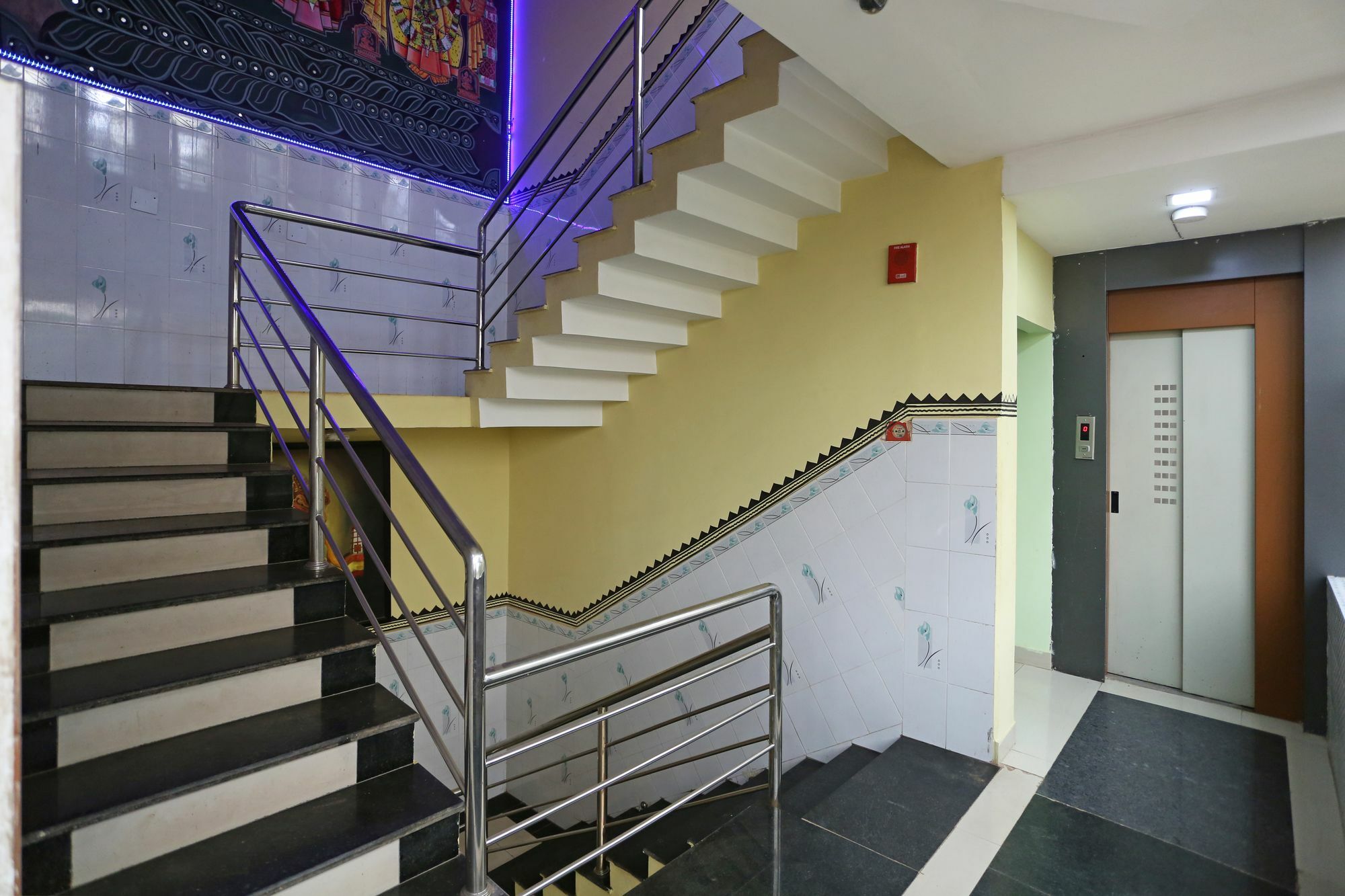 Отель Oyo 4526 Jaydev Vihar Бхубанешвара Экстерьер фото